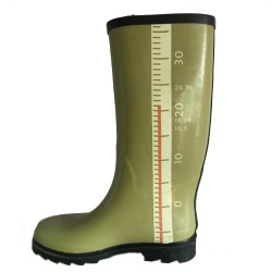 Lady green with role rubber rain boot