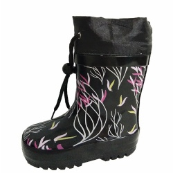 Kids black rubber rain boot with cuff