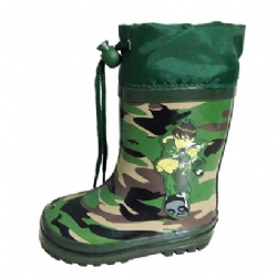 Kids popula green camo rubber rain boot welly